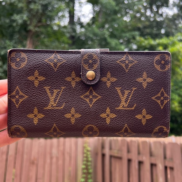 Louis Vuitton Handbags - Authentic Louis Vuitton wallet Monogram Sarah LV Long wallet bifold kisslock